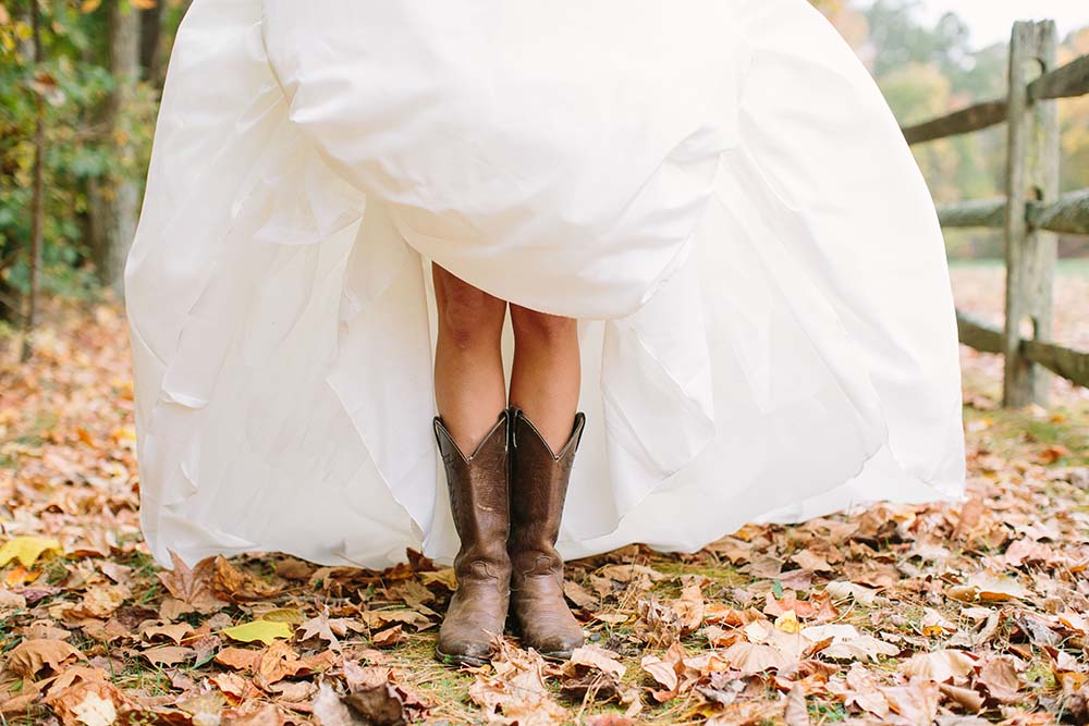 vestido de noiva e bota